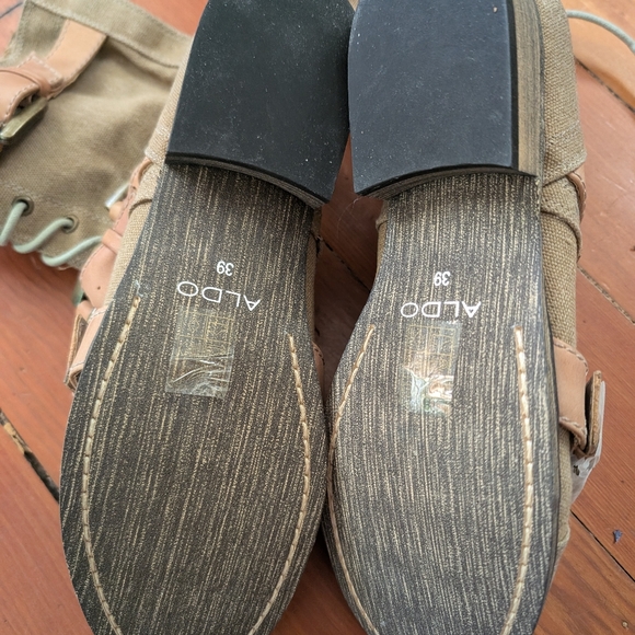 Tan canvas boots with side zip and leather buckles - Picture 4 of 4